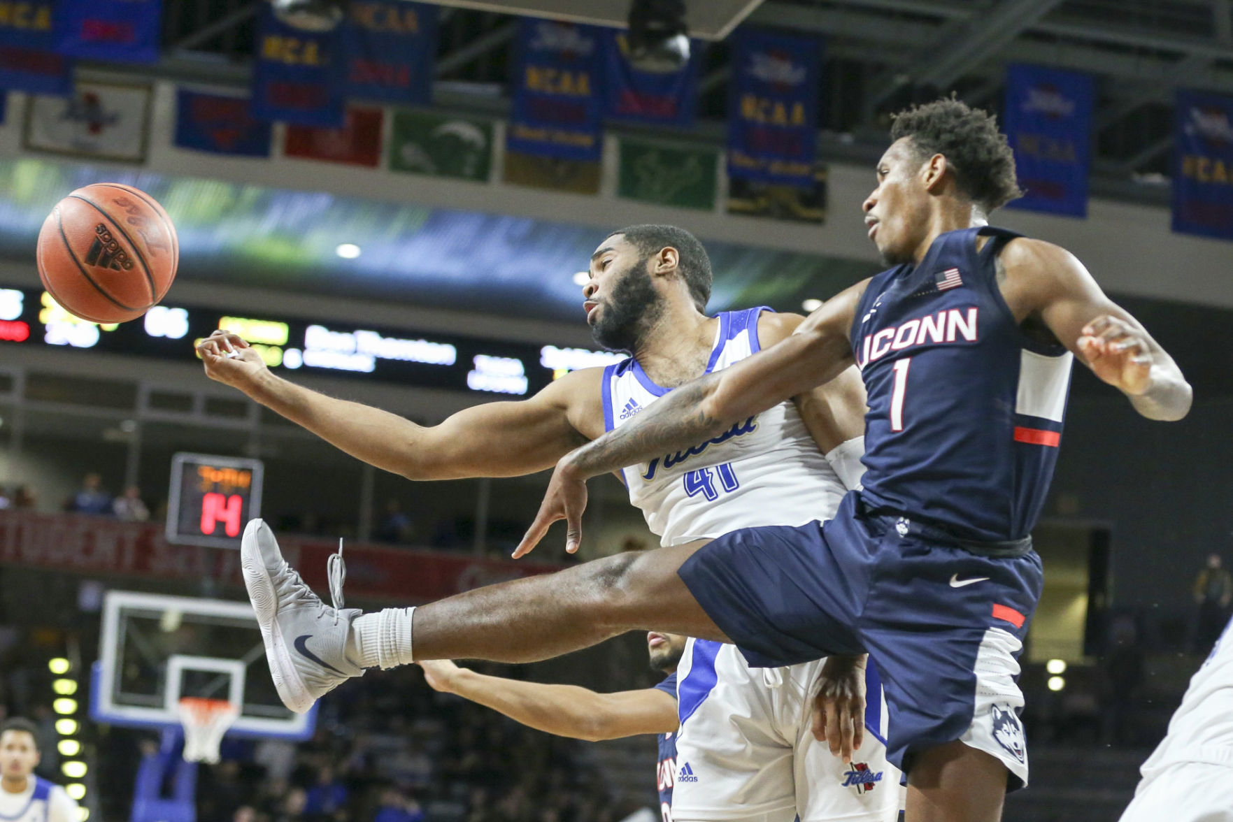 Tulsa Golden Hurricane vs Connecticut Huskies